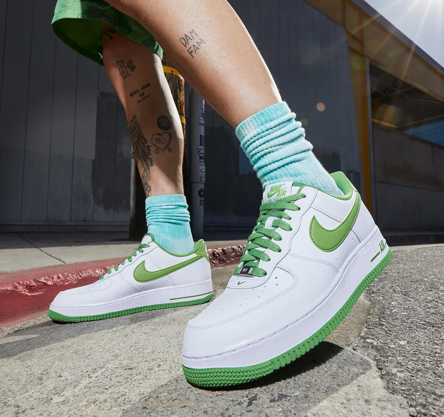 NIKE Versatile Sneakers